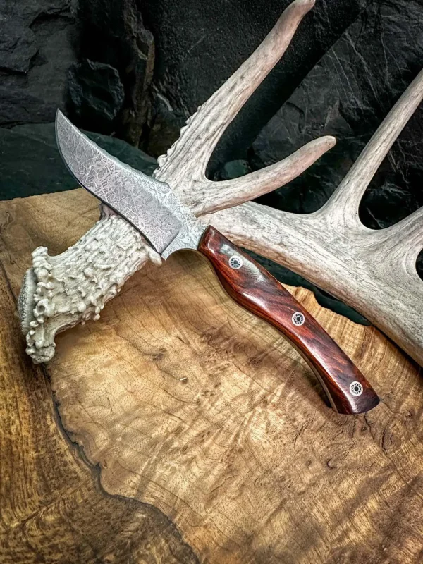 The Stingray Knife, hunting knife, chef knife, hunting knife usa, handmade hunting knife, hunting knife under 100$, best hunting knife, Nitro V steel knife, mango wood knife